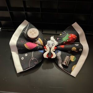 Disney Cruella bow